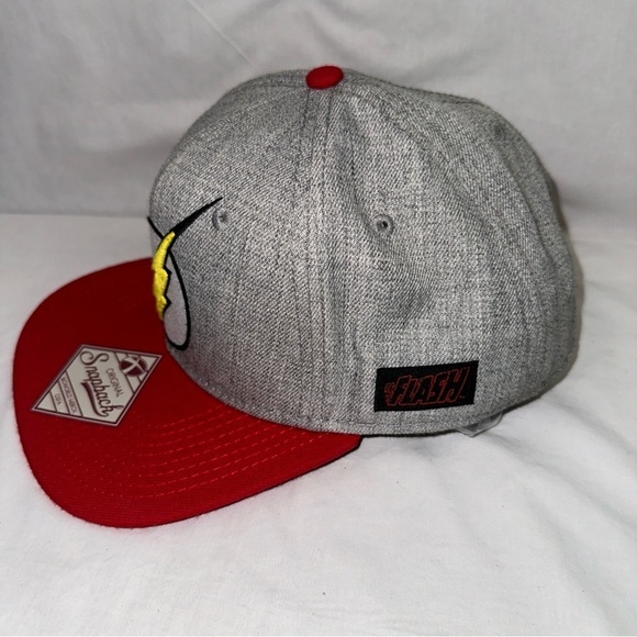 DC Comics Hat Men's Gray Red‎ The Flash Adjustable Snapback Embroidered Logo Cap - Picture 4 of 11